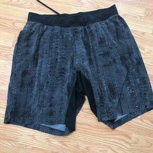 LULULEMON MEN'S T.H.E SHORT 9" LINER L BLACK / GREY